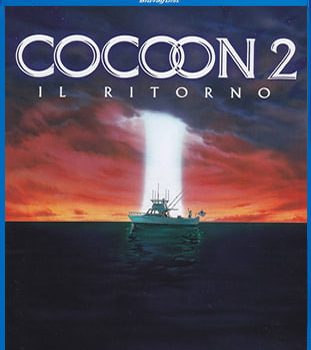 I vecchietti del primo Cocoon dopo esser saliti sull'astronave aliena ed essersi assicurati praticamente l'immortalità, vengono presi dalla nostalgia della Terra.